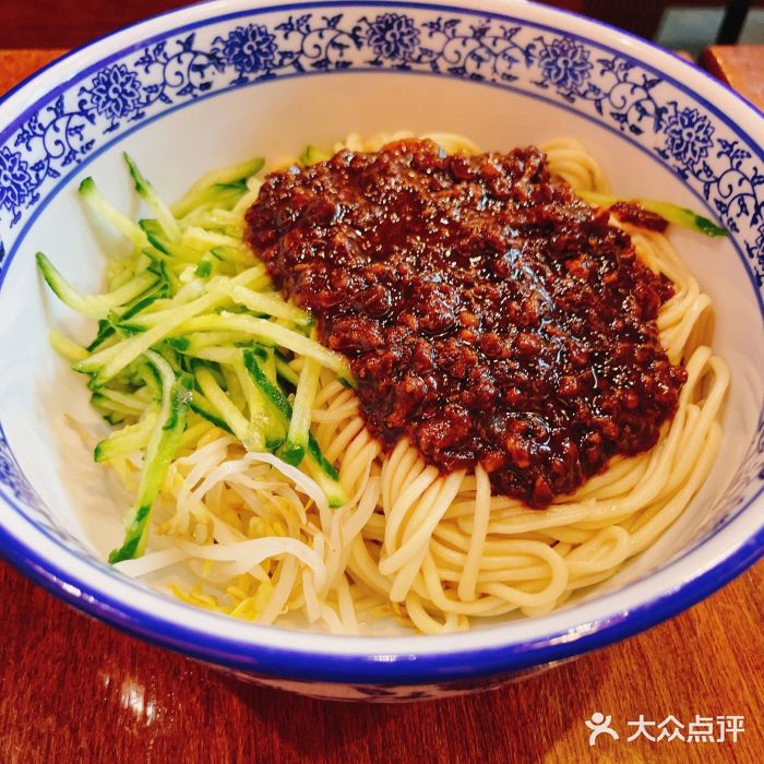 金味德兰州牛肉拉面炸酱面图片