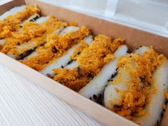 蛋黄肉松切糕-米阿糯糕团•酒酿•甜品(莫愁店)