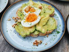 牛油果煮蛋吐司-RAC BAR(安福路店)