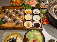 -围炉肉舍•炭烤活鳗•丹东海鲜烤肉(步行街店)