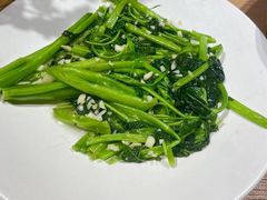 -臻鲜燕海鲜融合餐厅(金陵style店)