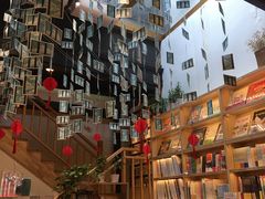 -猫的天空之城概念书店(杭州南宋御街店)