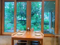 -Chom Cafe and Restaurant