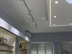 -视野联行眼镜•蔡司•依视路(温江店)