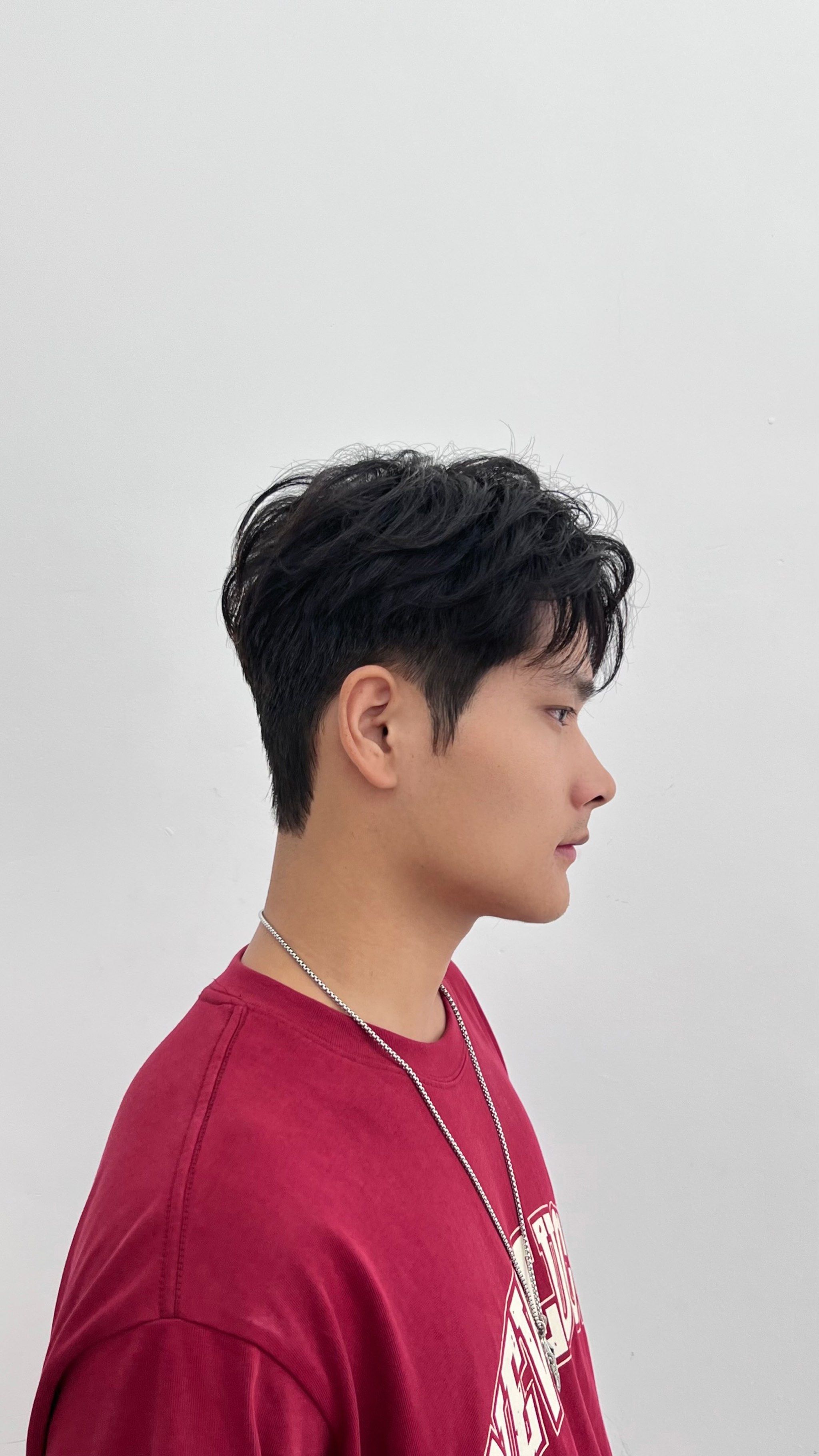 后脑勺和自然鬓角的兄弟们
可以来期五试试服帖烫#男生韩式微分发型