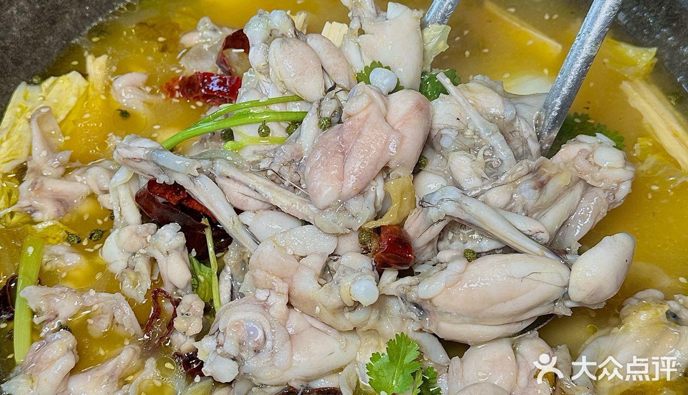 有没有人管啊！？！这家石锅鱼整这么大一只牛🐸蛙！