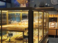 面包甜点陈列柜-啊噗吐呦现场烘焙(麦凯乐店)