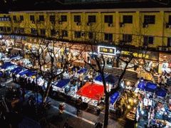-吴山路夜市