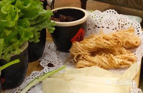 Sesame Noodle Wrapped in Pancake