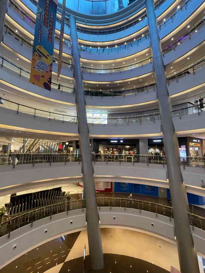 m 购物中心-"来逛过很多次了,就在江汉路步行街靠近循礼.