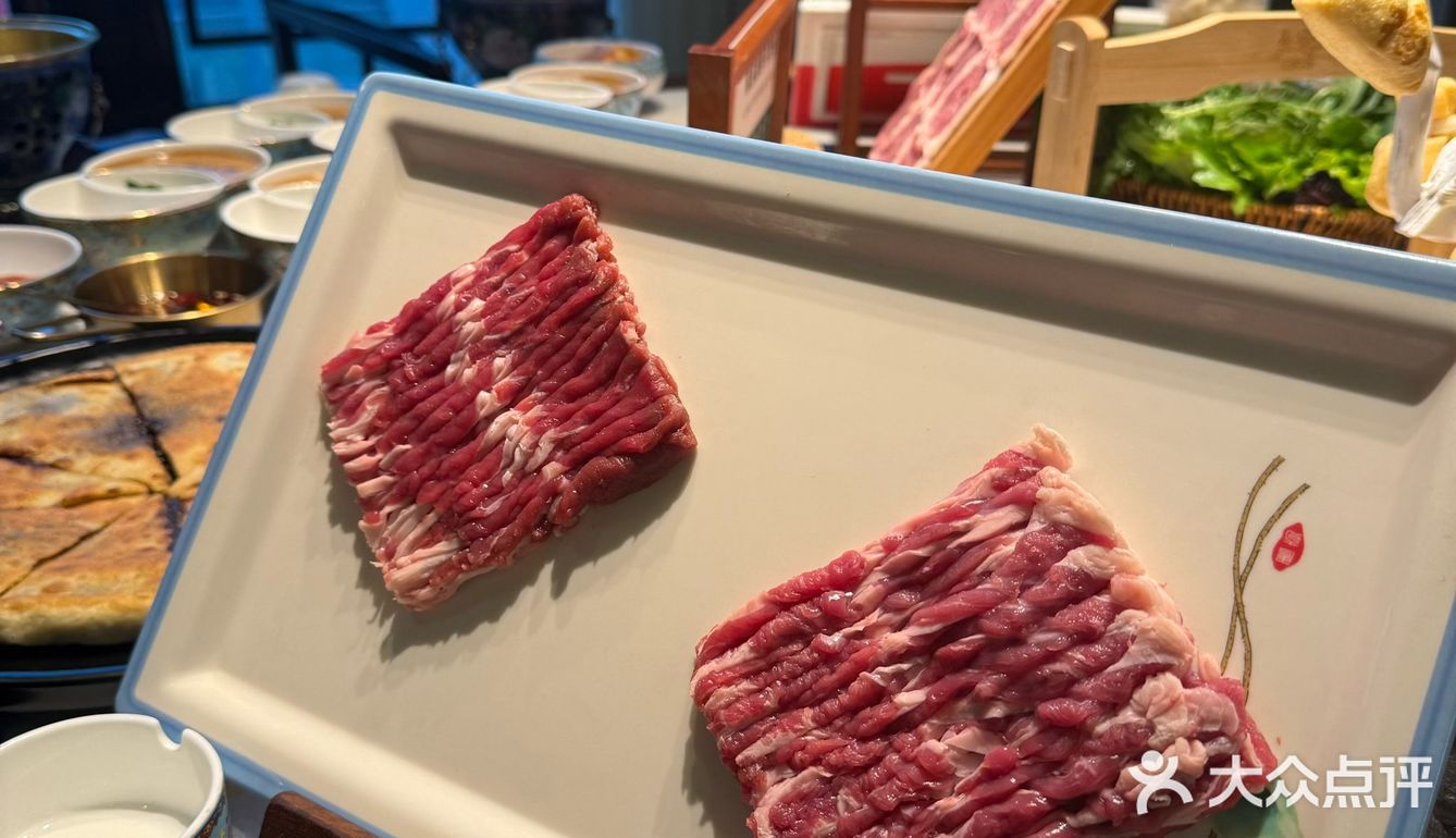 作为北京老字号铜锅涮肉品牌，他家主打传统老北京风味