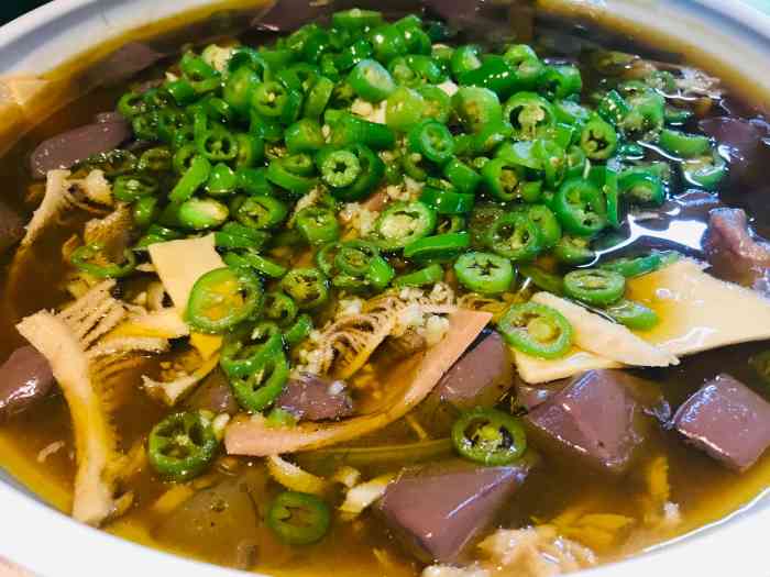 南堂小馆·新川菜(伊藤广场店)-"青椒毛血旺:第一次吃青椒味儿的,青椒