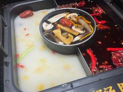 -老牌坊云南鱼豆花火锅(嵩山店)