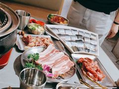 -围炉肉舍•炭烤活鳗•丹东海鲜烤肉(步行街店)