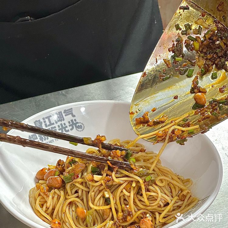 义乌的！好吃哭了[流泪]必须是南昌拌粉➕瓦罐汤！