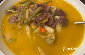 Sour Cabbage Beef in Wooden Bucket
