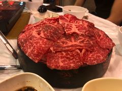 安格斯牛肉-鲜入围煮花胶鸡海鲜火锅