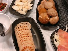 -鲜入围煮花胶鸡海鲜火锅