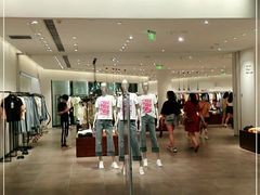 -URBAN REVIVO(高德置地广场·春广场店)