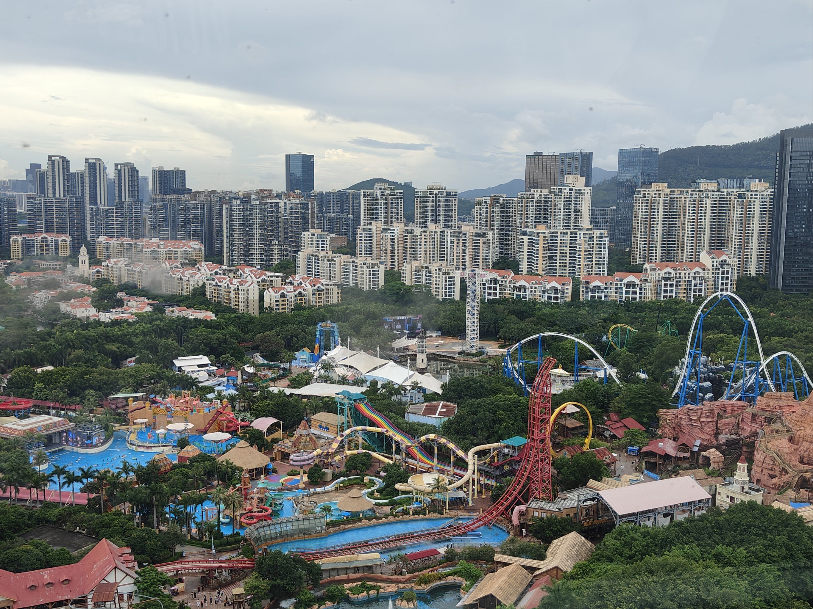 深圳的城市很繁华高楼大厦人家之烟来欢乐谷