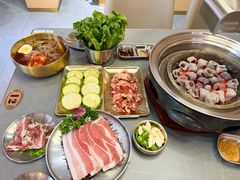 -围炉肉舍•炭烤活鳗•丹东海鲜烤肉(步行街店)