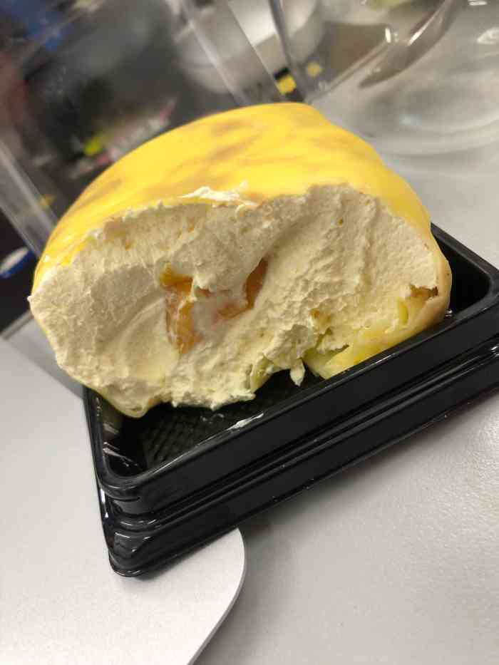 超便宜的,尤其去店里比外卖便宜,奶茶没喝过他家,但是泡芙,面包边