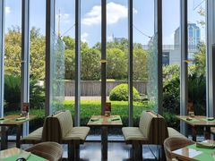 -两咖啡自助餐厅(静安香格里拉酒店)