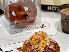 法式脆桃仁可颂-HOT CRUSH趁热集合·现烤面包(环球港店)