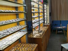 -优医视平价眼镜蔡司依视路折扣工厂店(十里堡店)