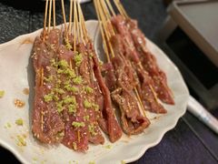 -何妹湿辣牛肉·粤式烧烤砂煲(桂雅路店)