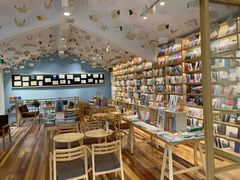 -猫的天空之城概念书店(束河店)