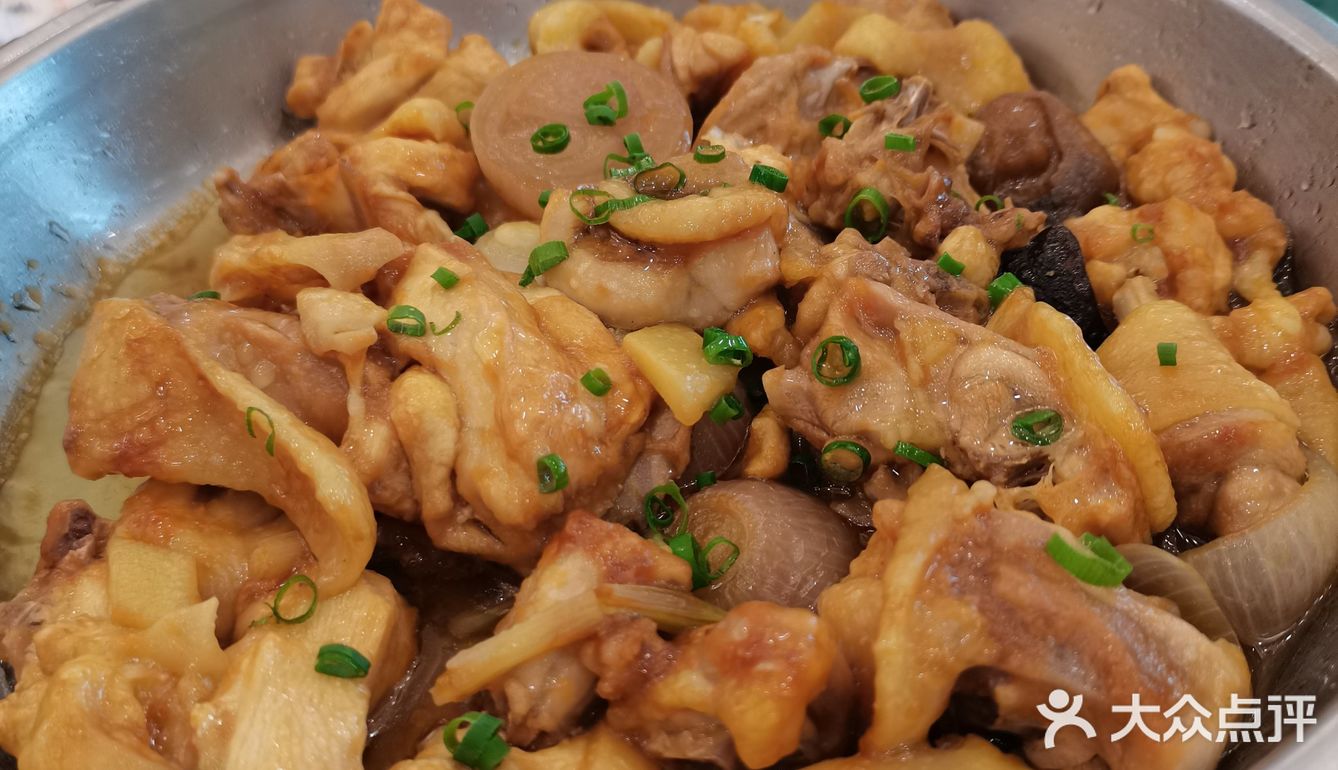 菜品味道一般，大盘鸡老了点，蒸魚淡，茄子煲倒是挺下饭的