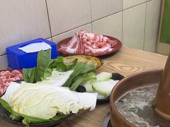 -洞庭洲·防空洞火锅·铜锅涮肉·烧烤(新百广场店)