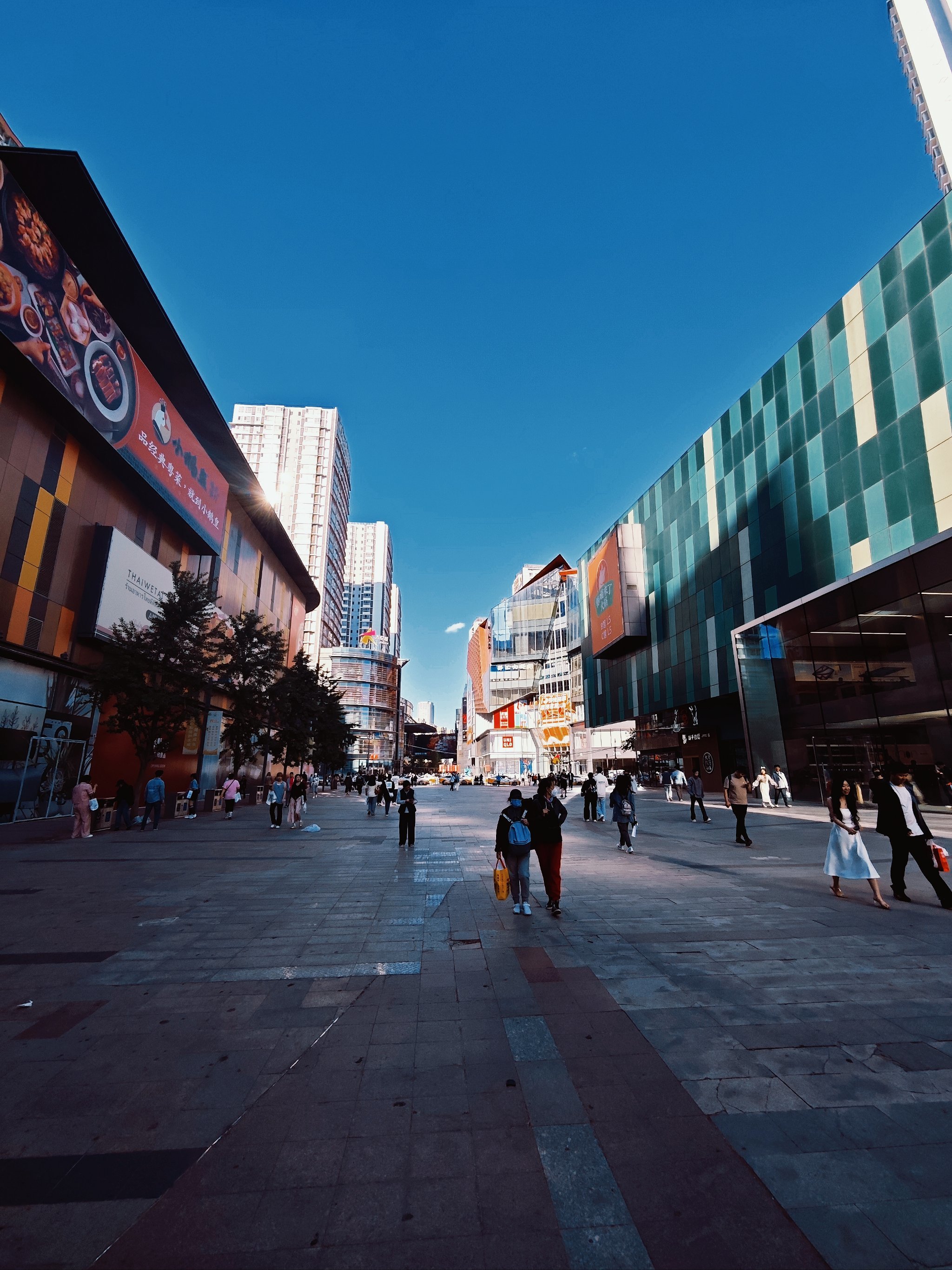 充满朝气的宝藏商场