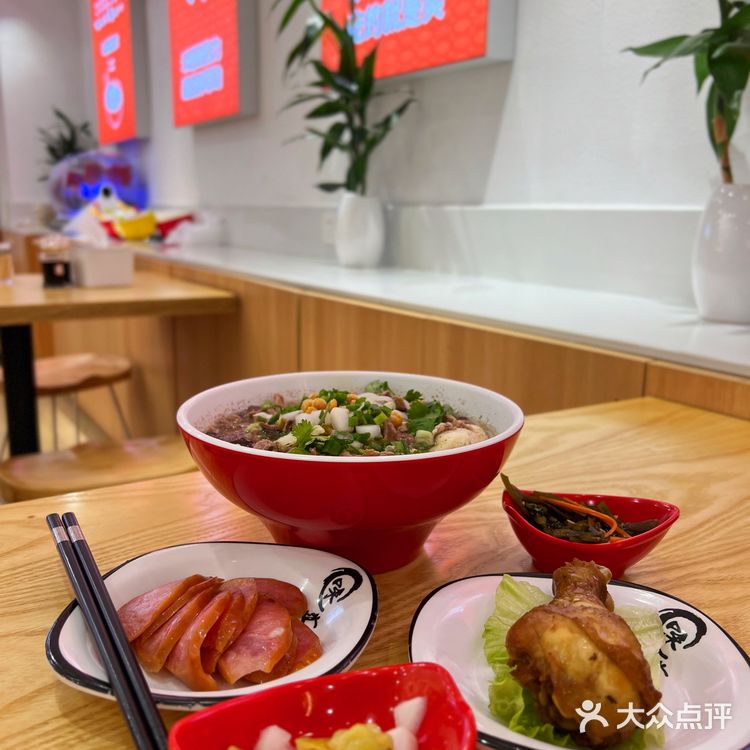 这碗料足汤鲜的杀猪粉真的无敌了❗️❗️