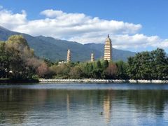 -三塔倒影公园