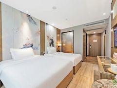-潮漫酒店(北京通州环球度假区临河里地铁站店)