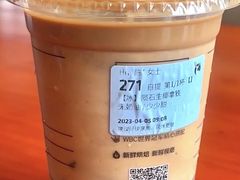 -瑞幸咖啡(岳家嘴地铁站店)