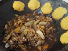 -粘豆包柴火铁锅炖