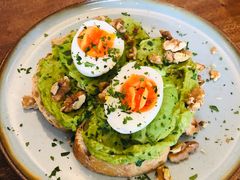 牛油果煮蛋吐司-RAC BAR(安福路店)