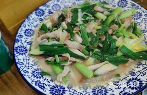 Stir-fried Garlic Greens with Salted Pork