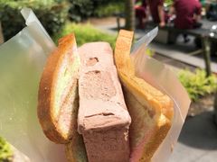 -詹爷爷乌节路街头冰淇淋