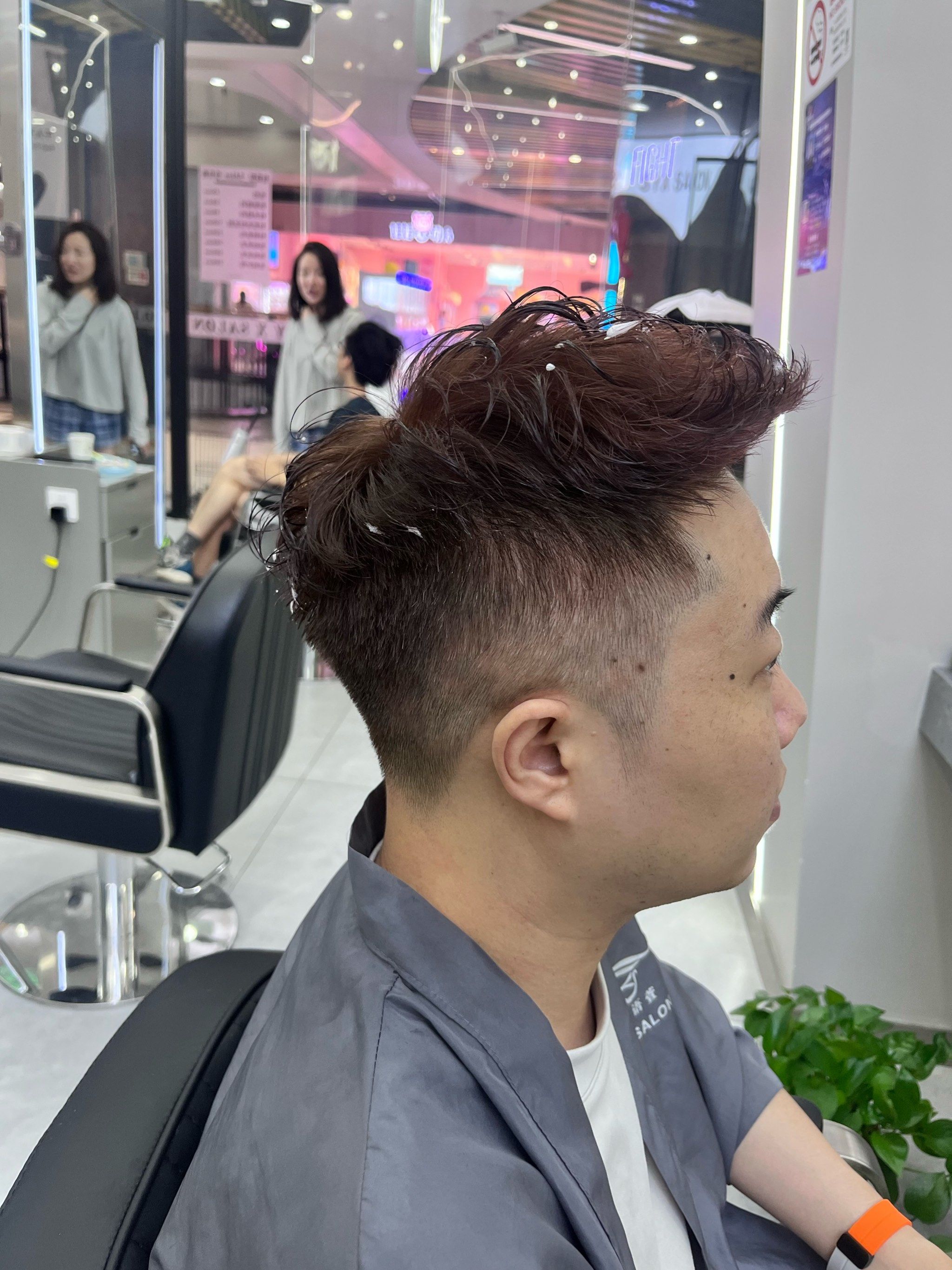 适合发量少的男生发型