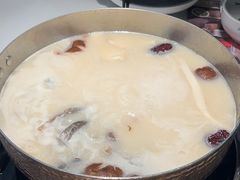 -洪氏嗨捞·广东猪肚鸡·椰子鸡火锅(西咸万象城店)