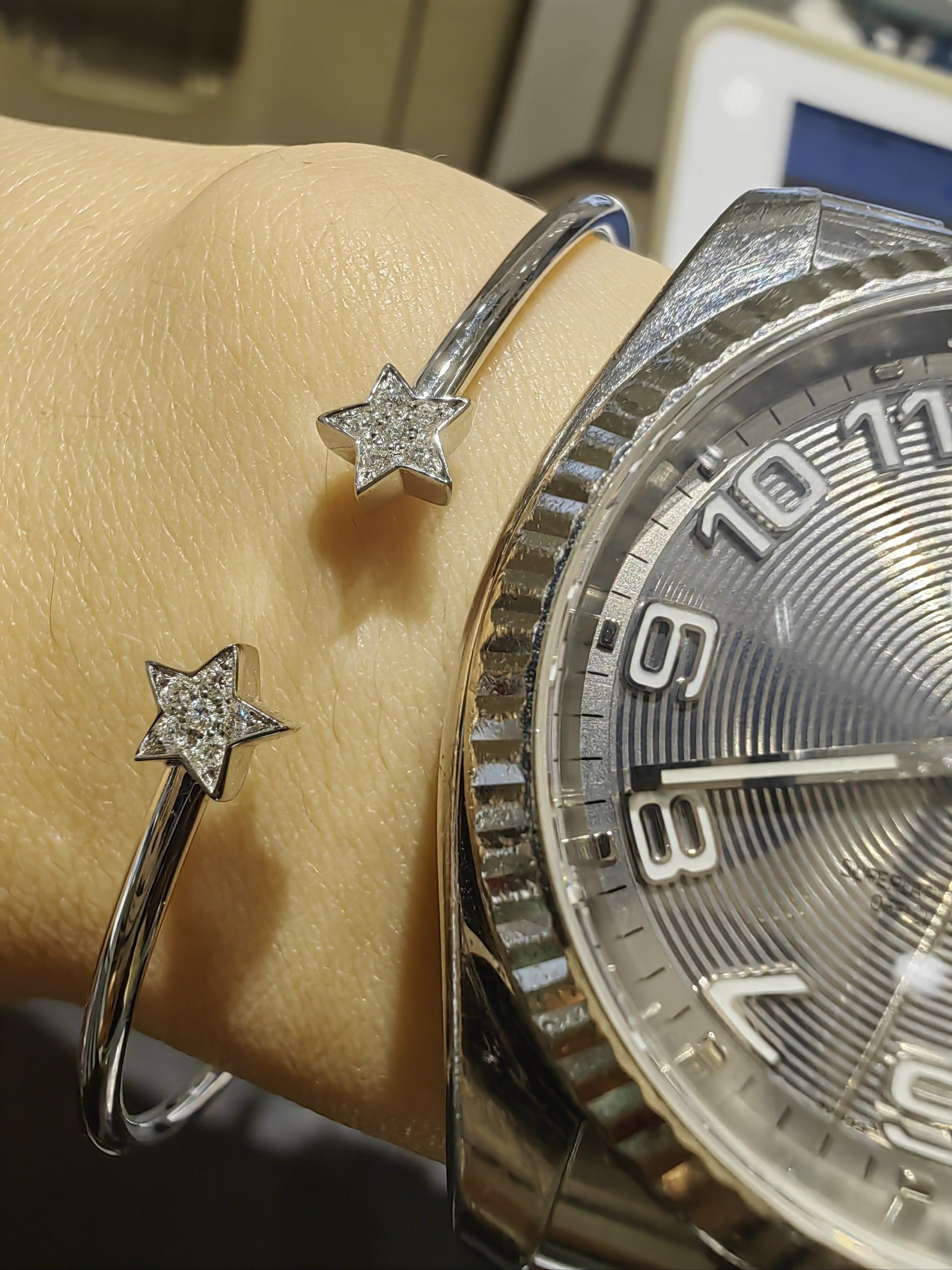 伟德国际2025年9月28日广州菜百饰品金条价格查询