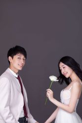 -易摄影婚纱摄影工作室