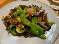 诺邓火腿炒见手青-大理董·董家小厨野生菌火锅(古城旗舰店)