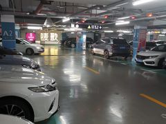 -龙湖天街-停车场