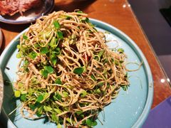 香椿苗拌卤豆丝-95号酱骨·一块豆腐(展春园西路店)