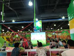 点击看大图 -维佳童话镇演出现场(徐东店)